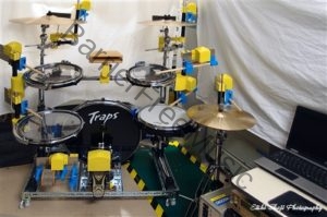 MUSICROBOT 打楽器演奏ロボットIROPS-5号機（トラップスドラム Traps Drums A400NCをベース）